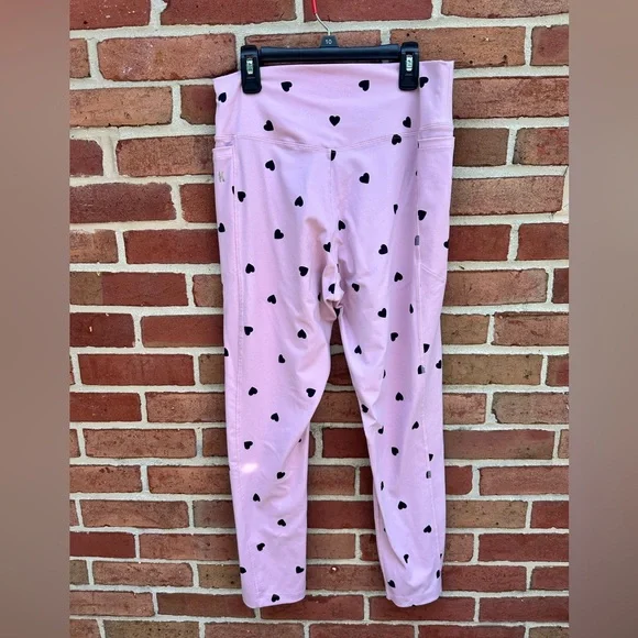 PINK Victoria's Secret Ultimate Pink and Black Heart Leggings - Picture 3 of 4